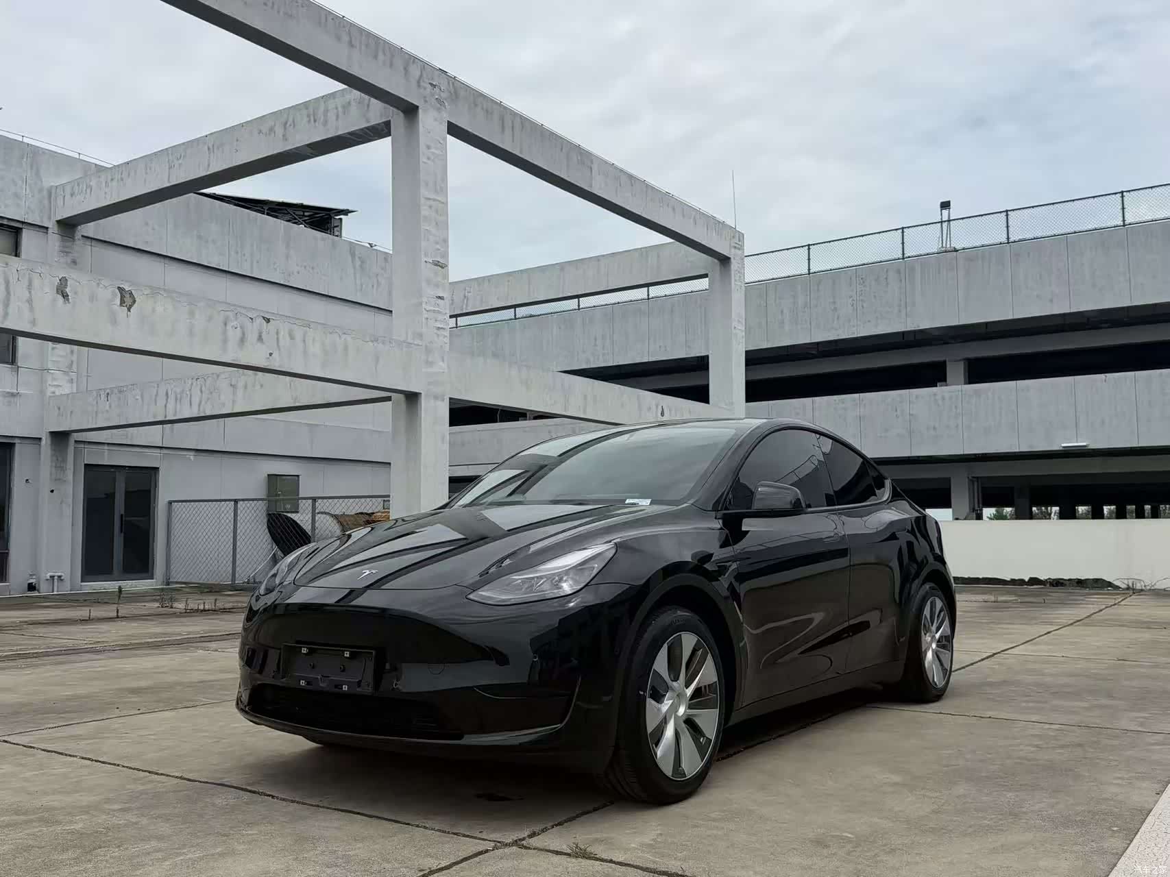 Tesla Model Y, 2023 1