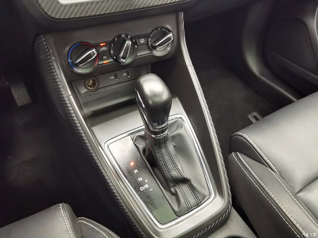 MG ZS, 2019 13