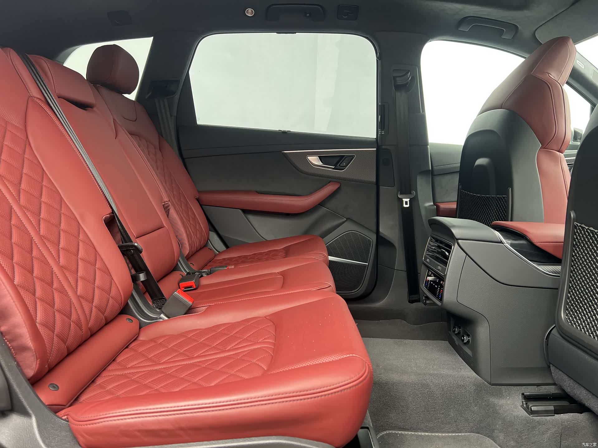 Audi Q7, 2024 6