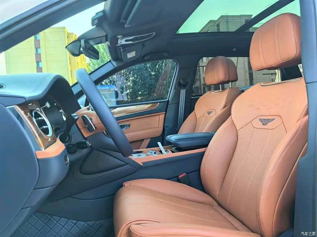 Bentley Bentayga, 2024 6