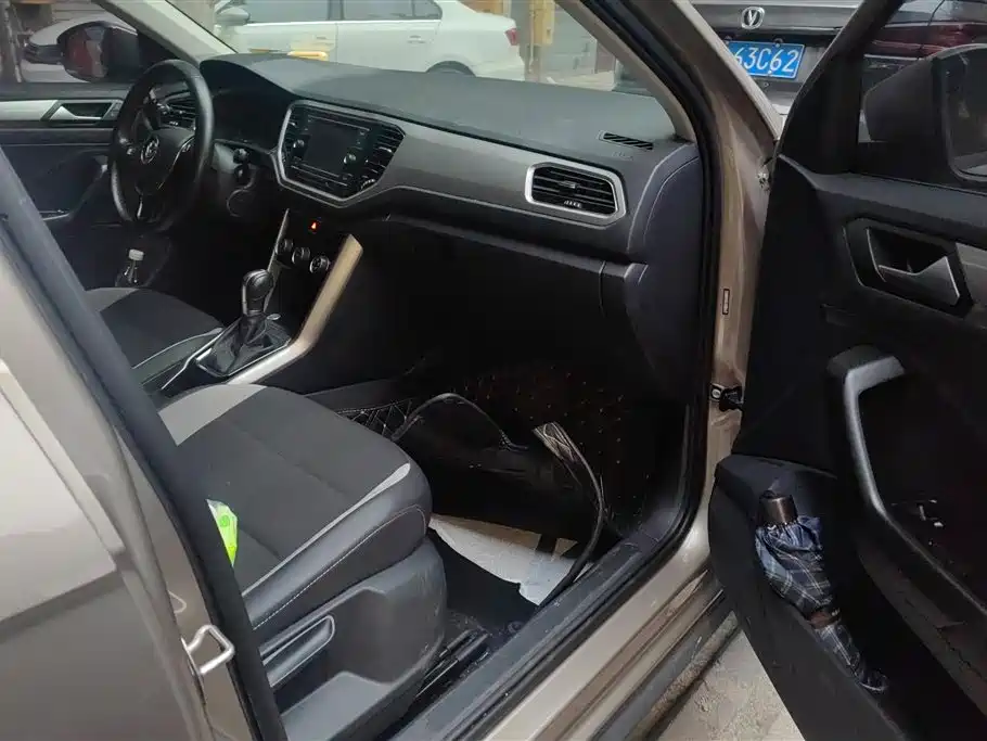 Volkswagen T-ROC exploring Songs