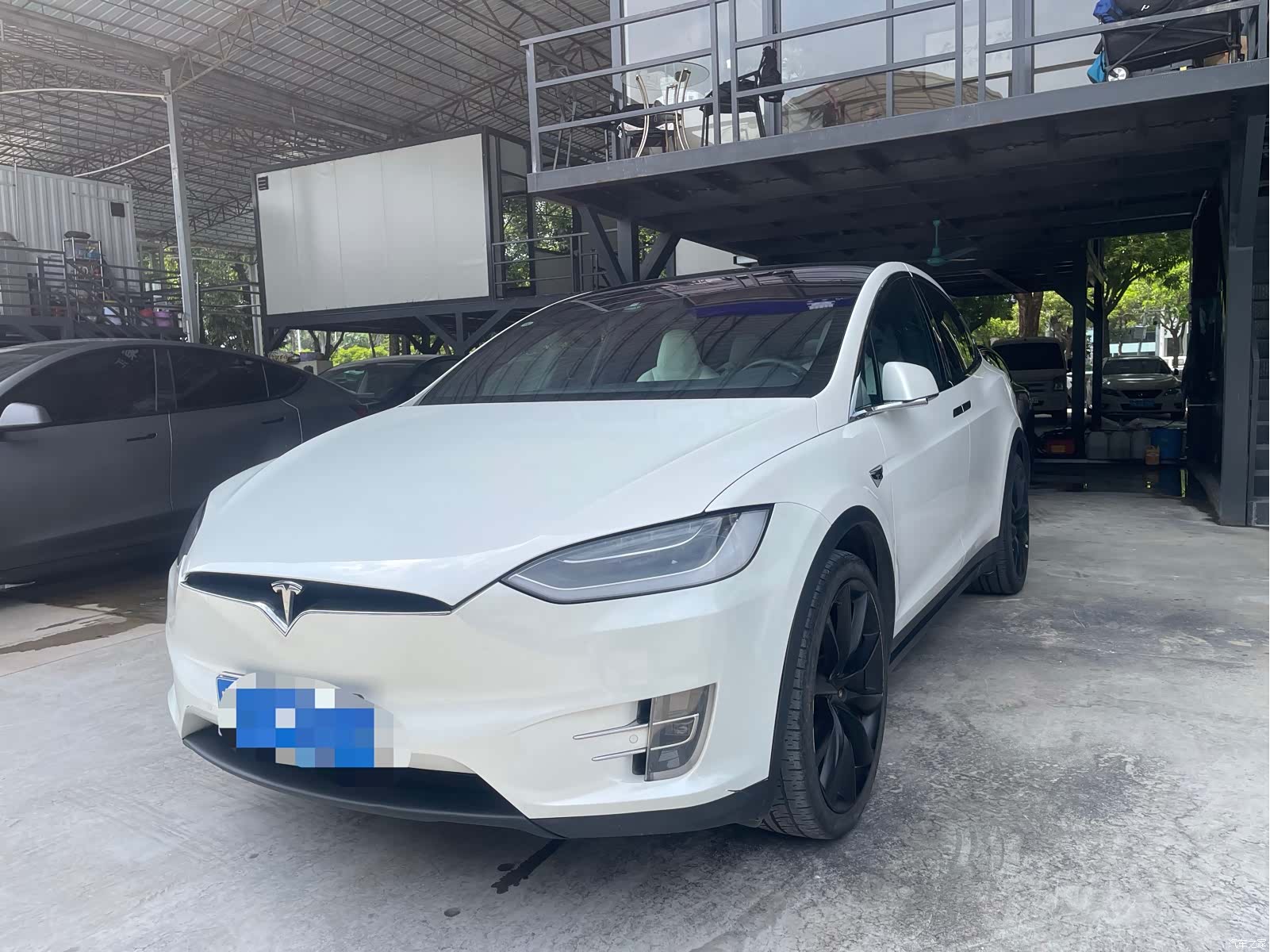Tesla Model X, 2017 6