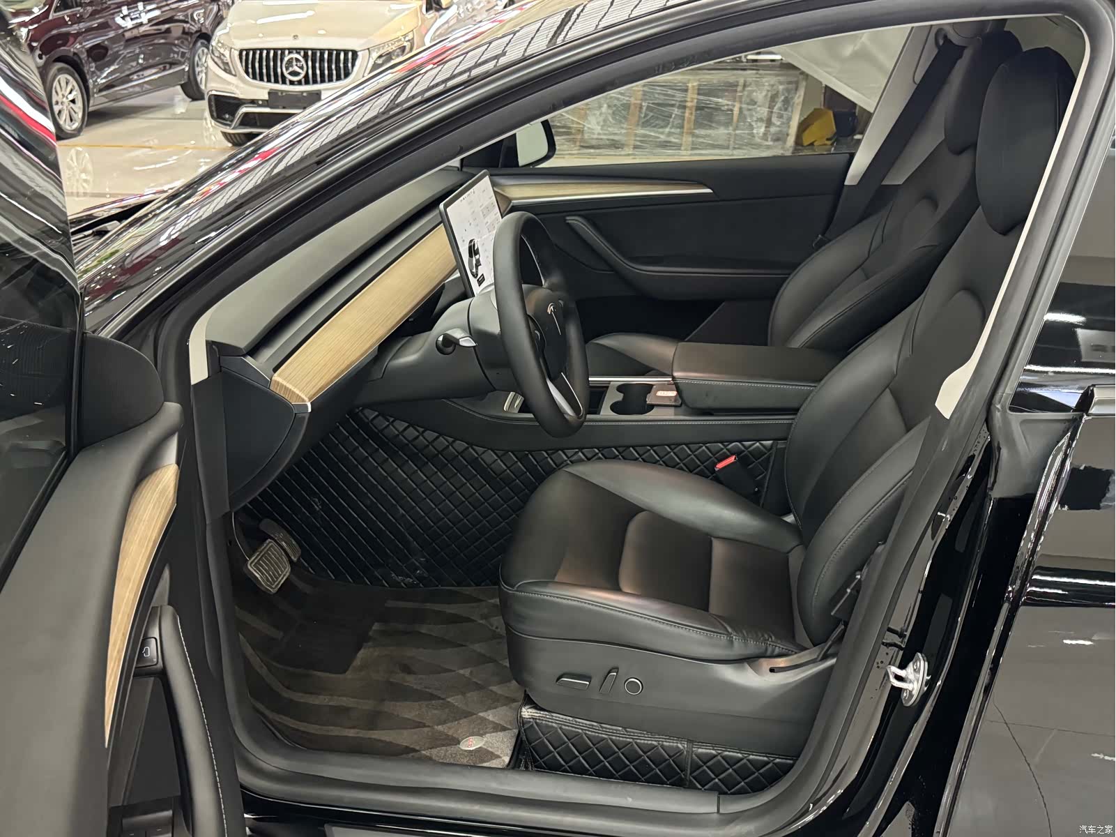 Tesla Model Y, 2021 все фото