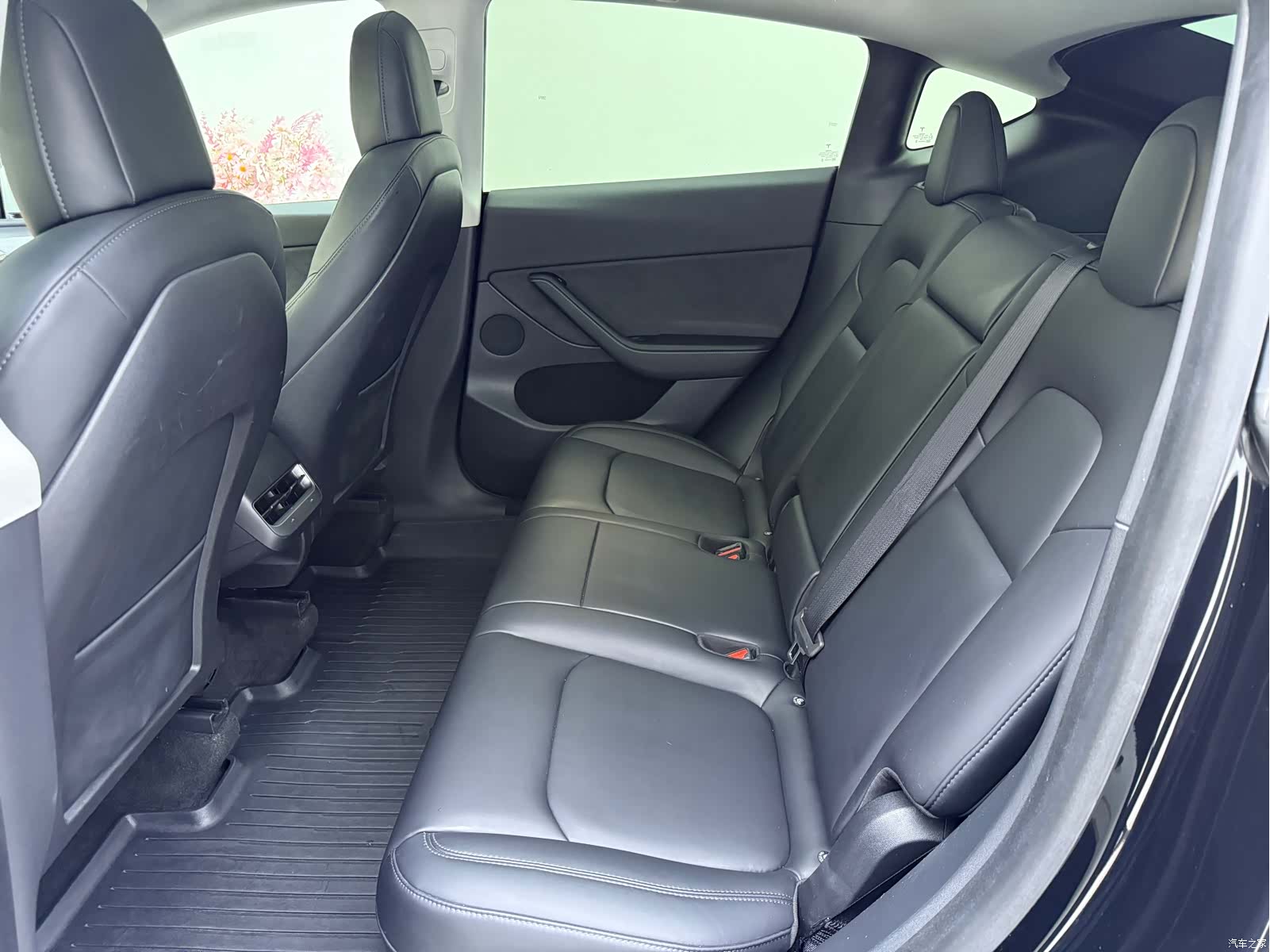Tesla Model Y, 2022 15