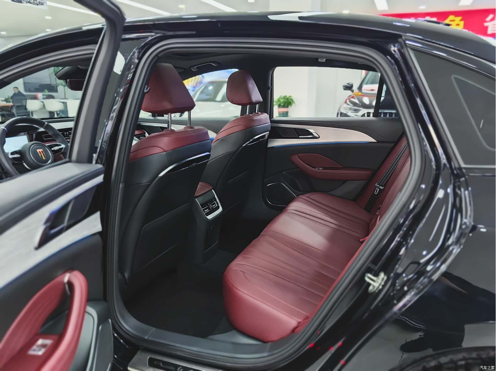 Hongqi H5, 2025 все фото