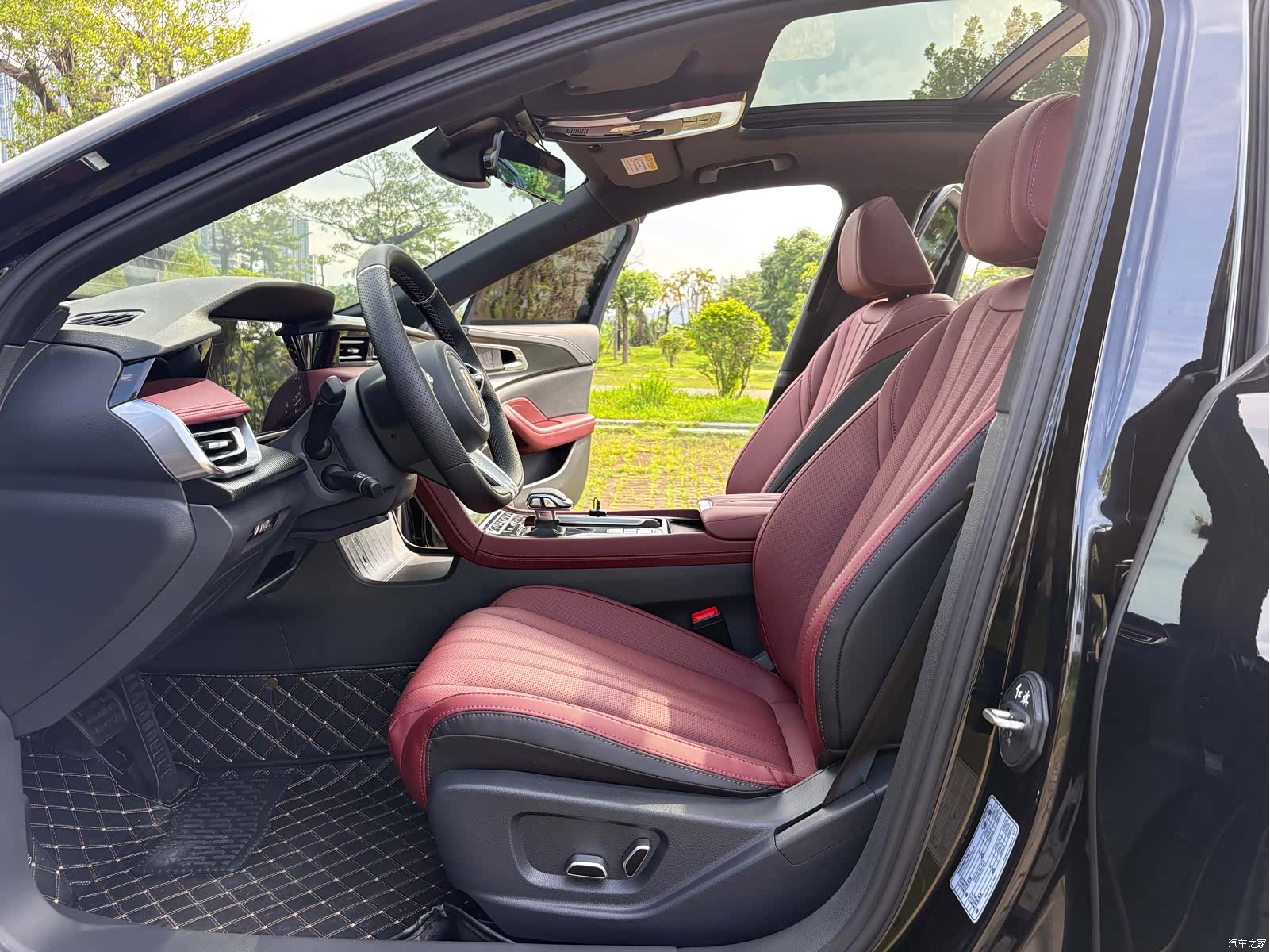 Hongqi H5, 2025 6