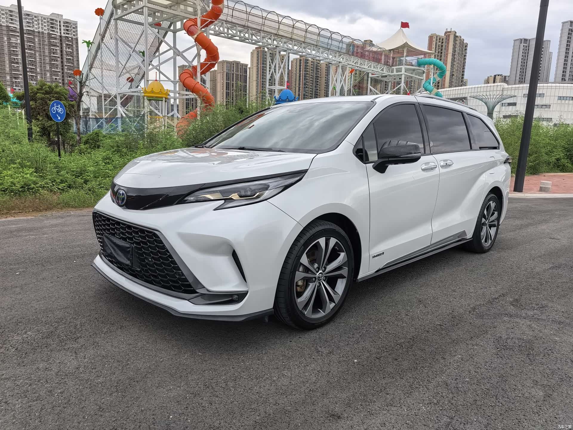Toyota Granvia, 2023 1