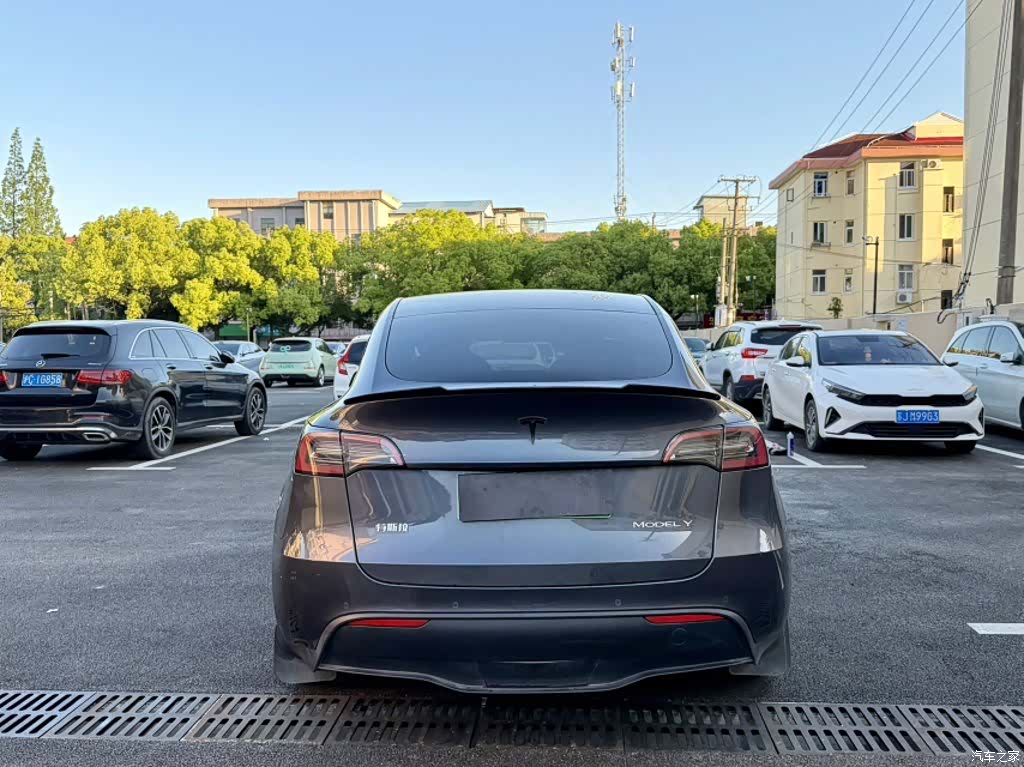 Tesla Model Y, 2022 15