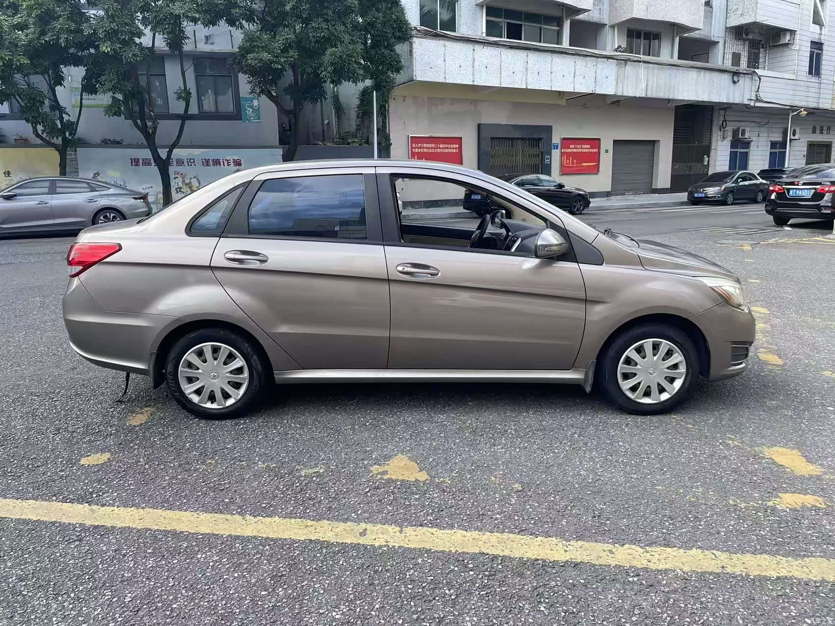BAIC E Series, 2015 4