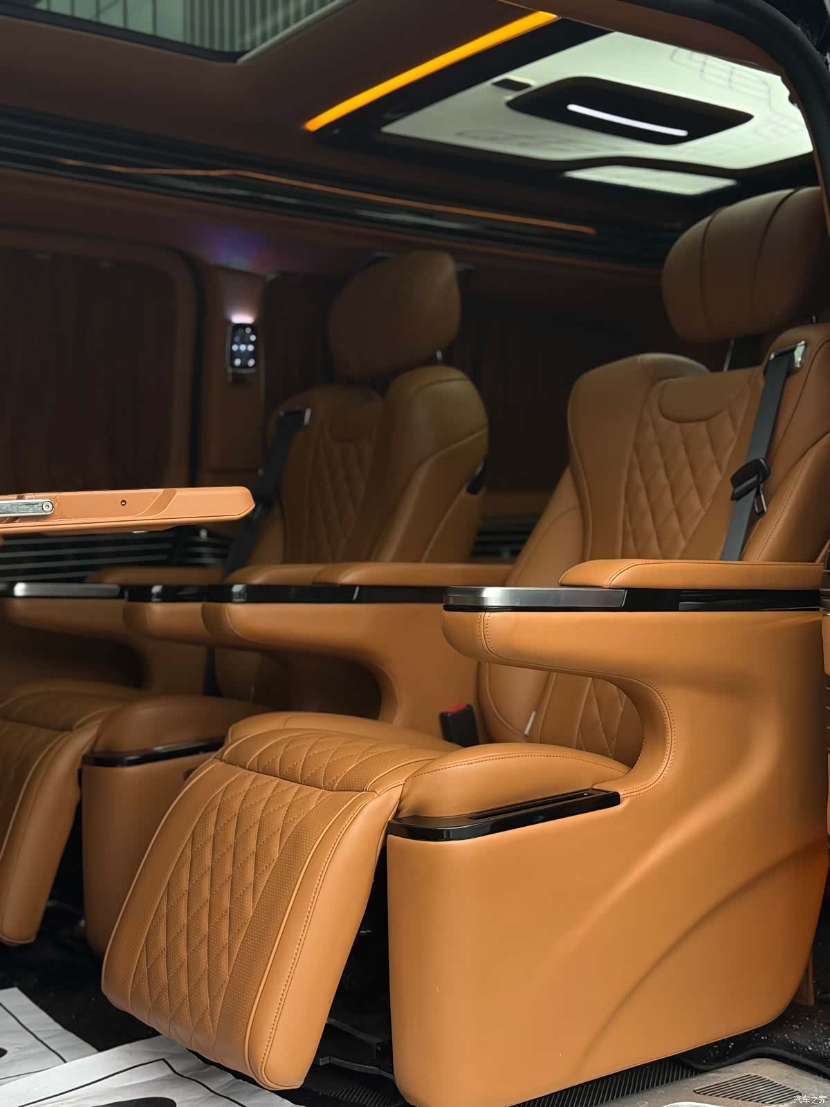 Mercedes-Benz V-Class, 2023 12