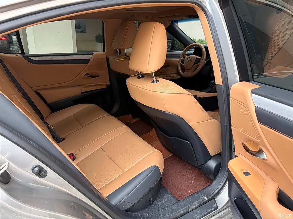 Lexus ES, 2025 9