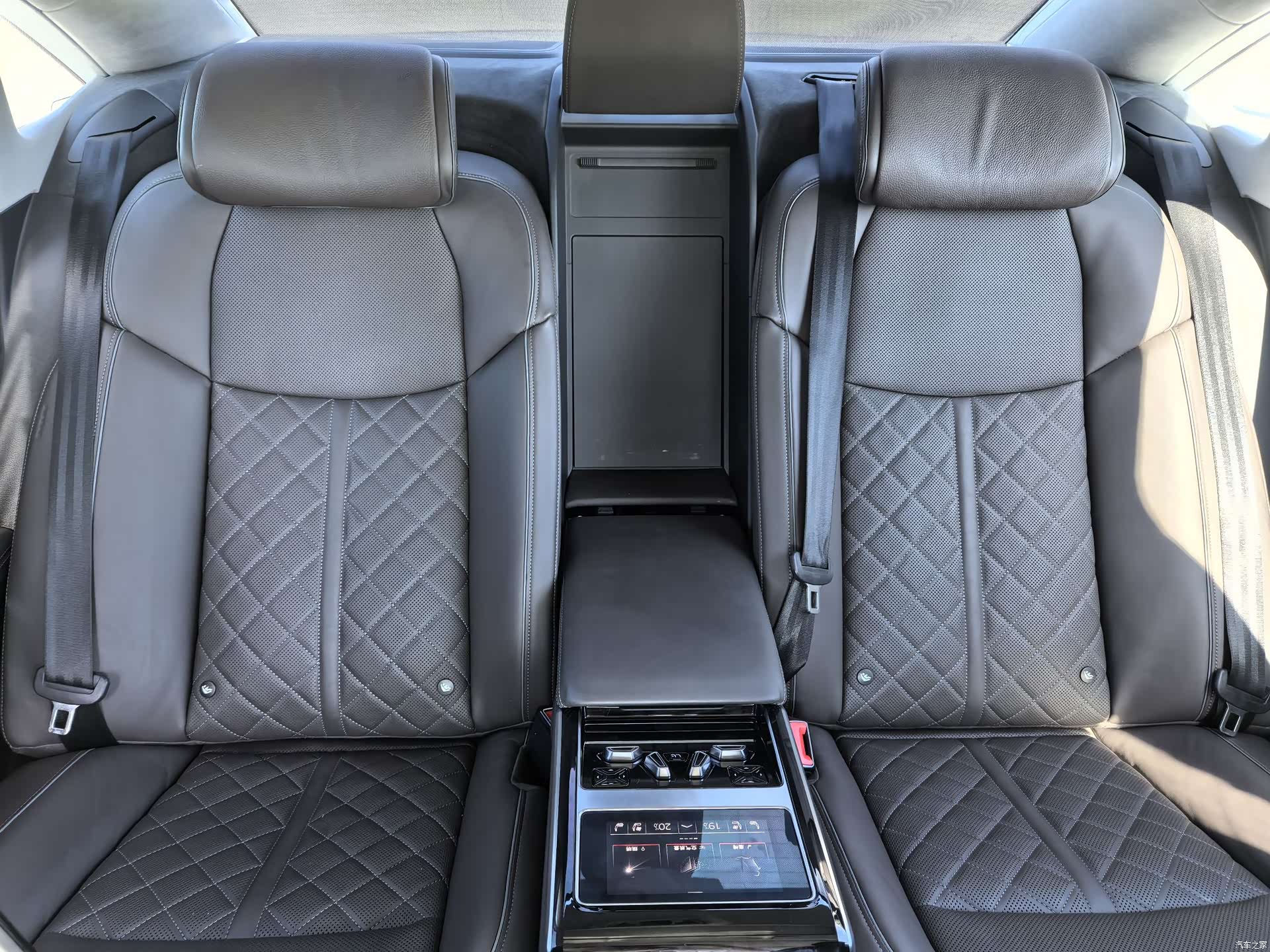 Audi A8L, 2023 13