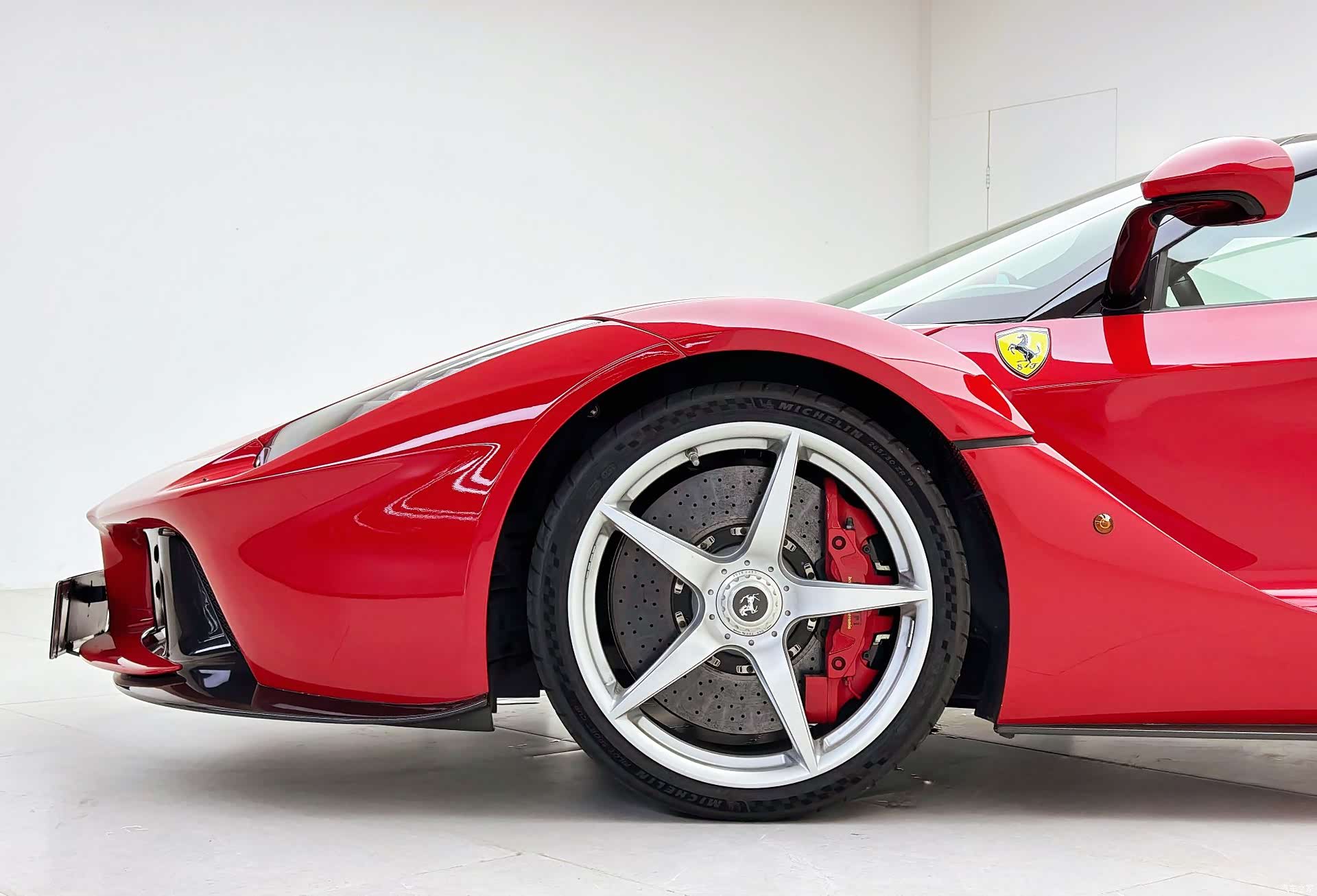 Ferrari LaFerrari, 2015 16