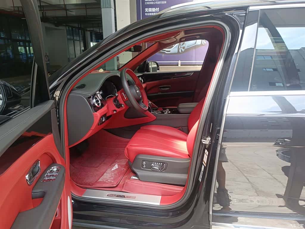 Bentley Bentayga, 2024 9