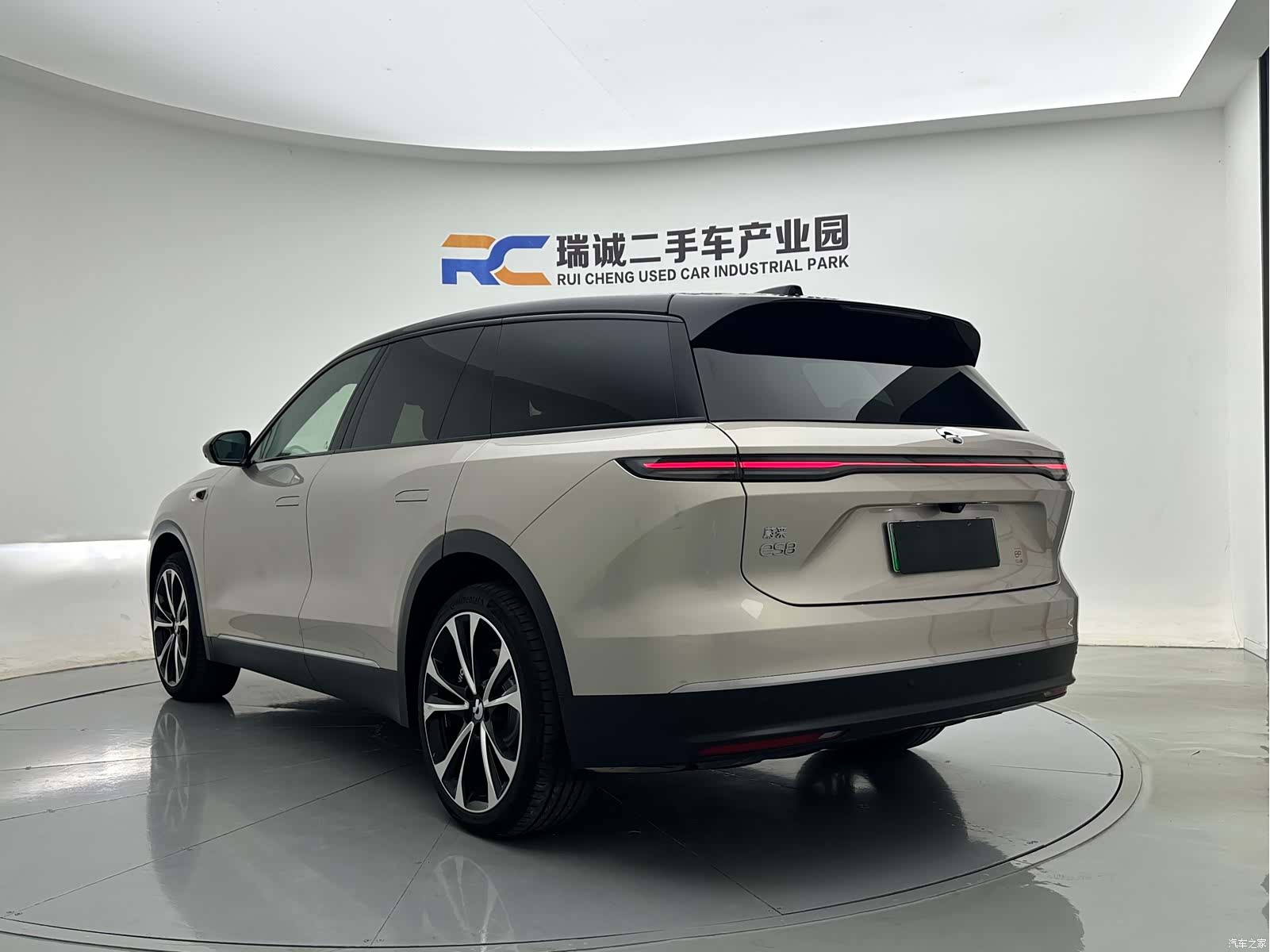 NIO ES8, 2023 7