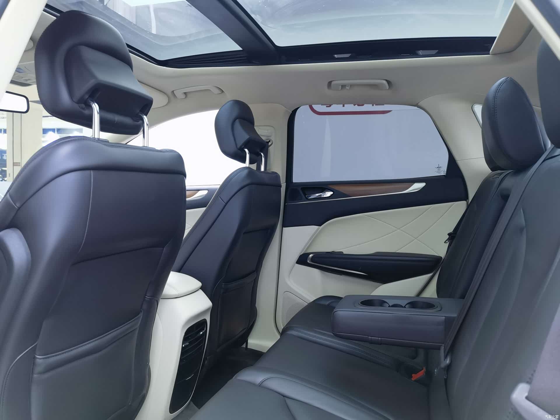 Lincoln MKC, 2016 все фото