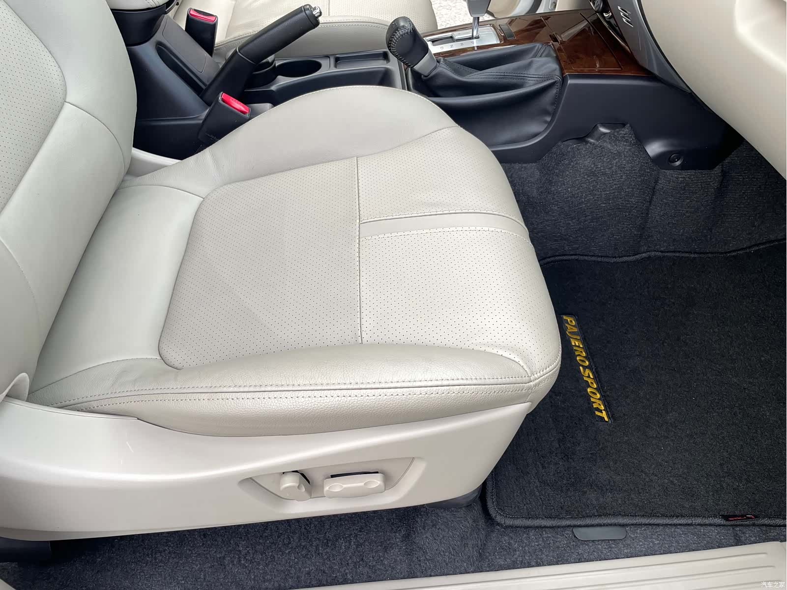 Mitsubishi Pajero, 2015 11