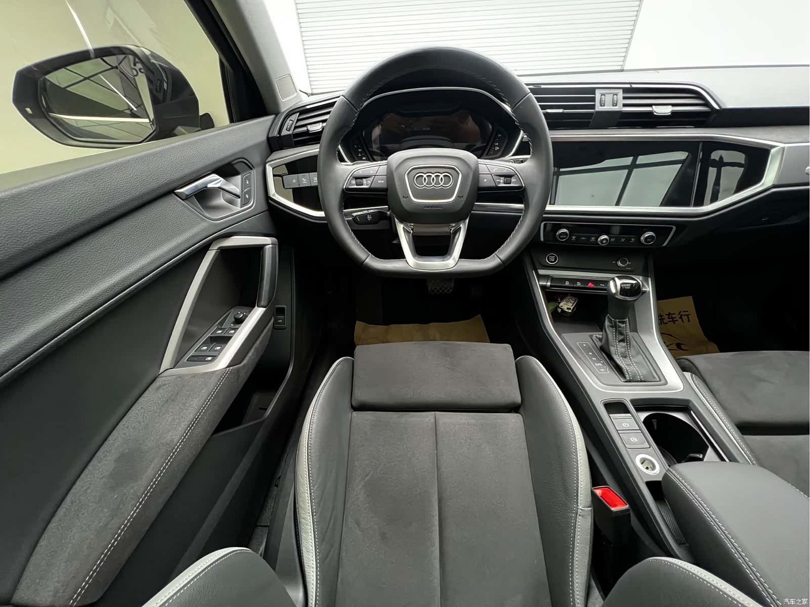 Audi Q3, 2022 11