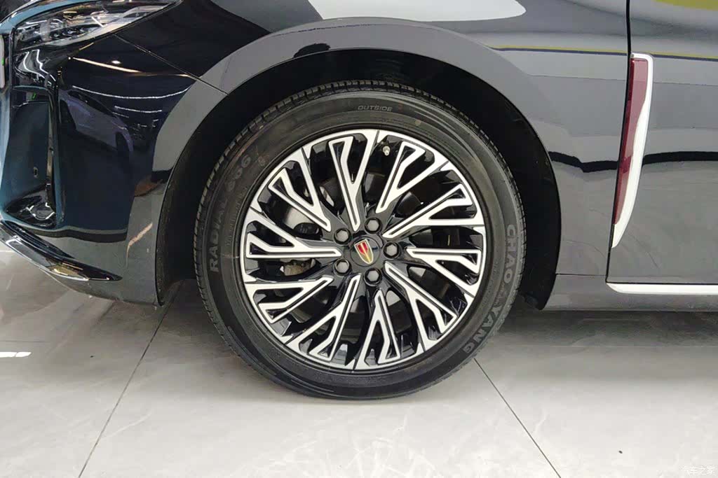 Hongqi H5, 2023 6
