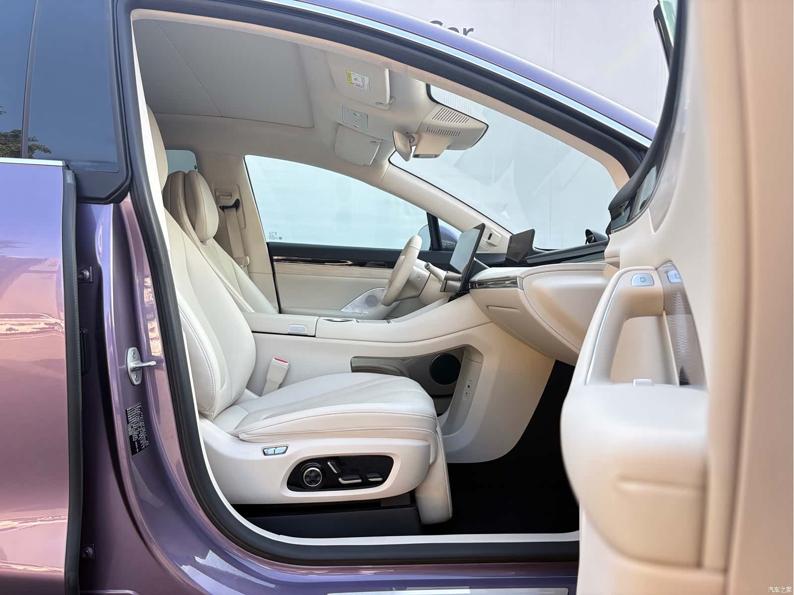 Luxeed R7, 2025 19