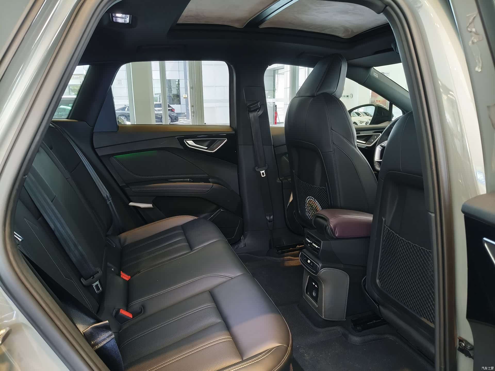 Audi Q4 e-tron, 2024 13