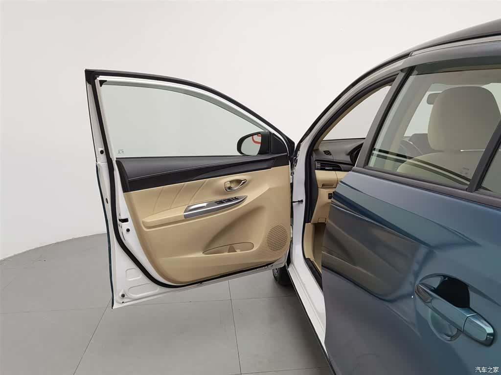 Toyota YARiS L, 2015 8