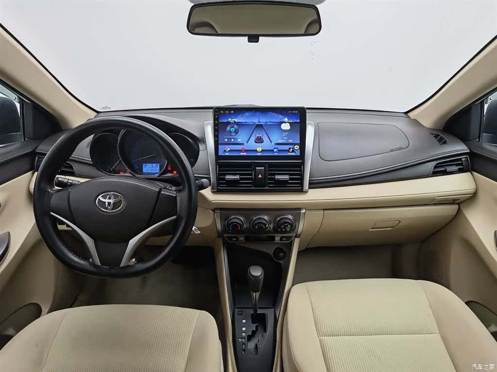 Toyota YARiS L, 2015 все фото