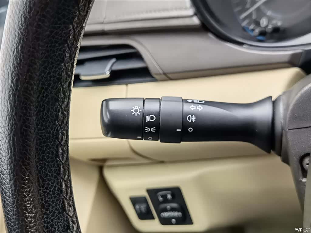 Toyota YARiS L, 2015 21