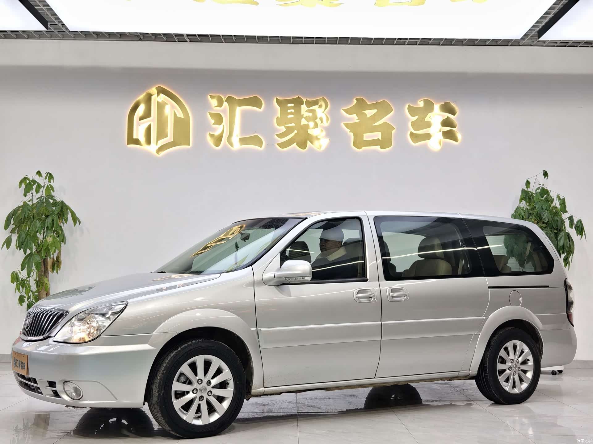Buick GL8, 2014 1