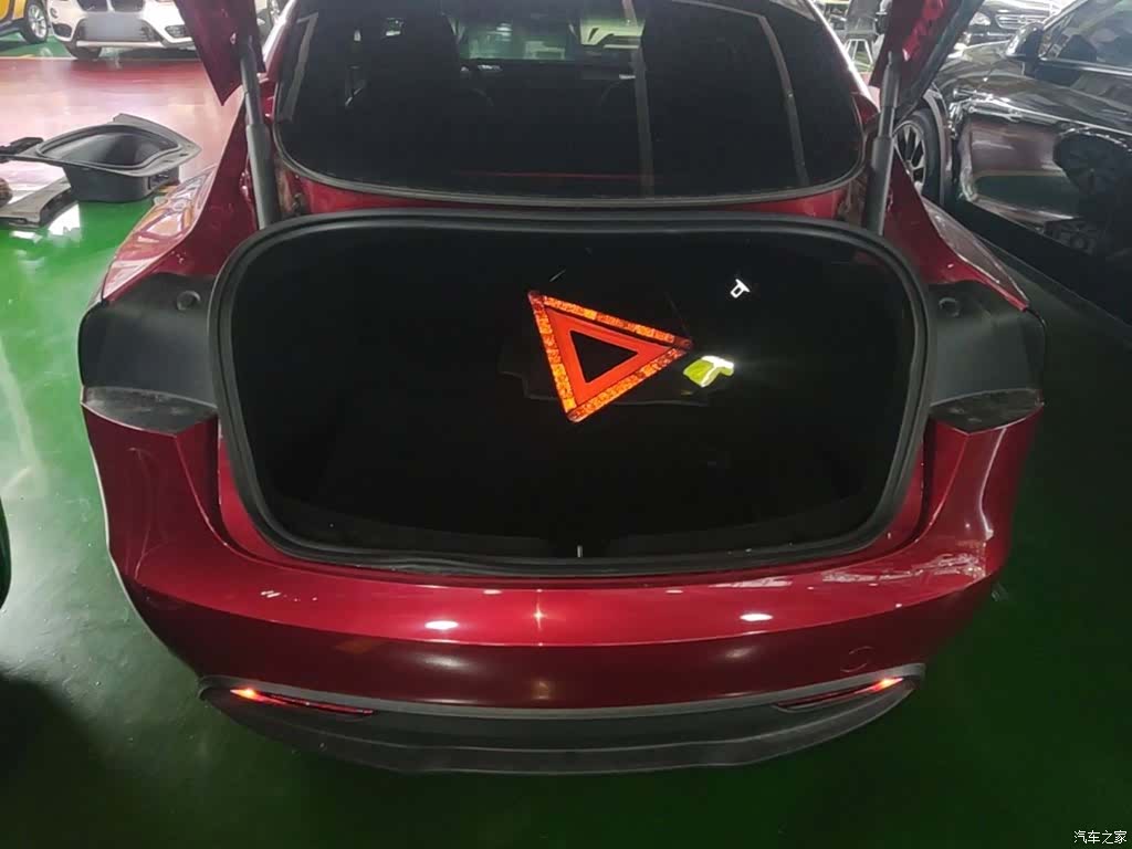 Tesla Model 3, 2024 19