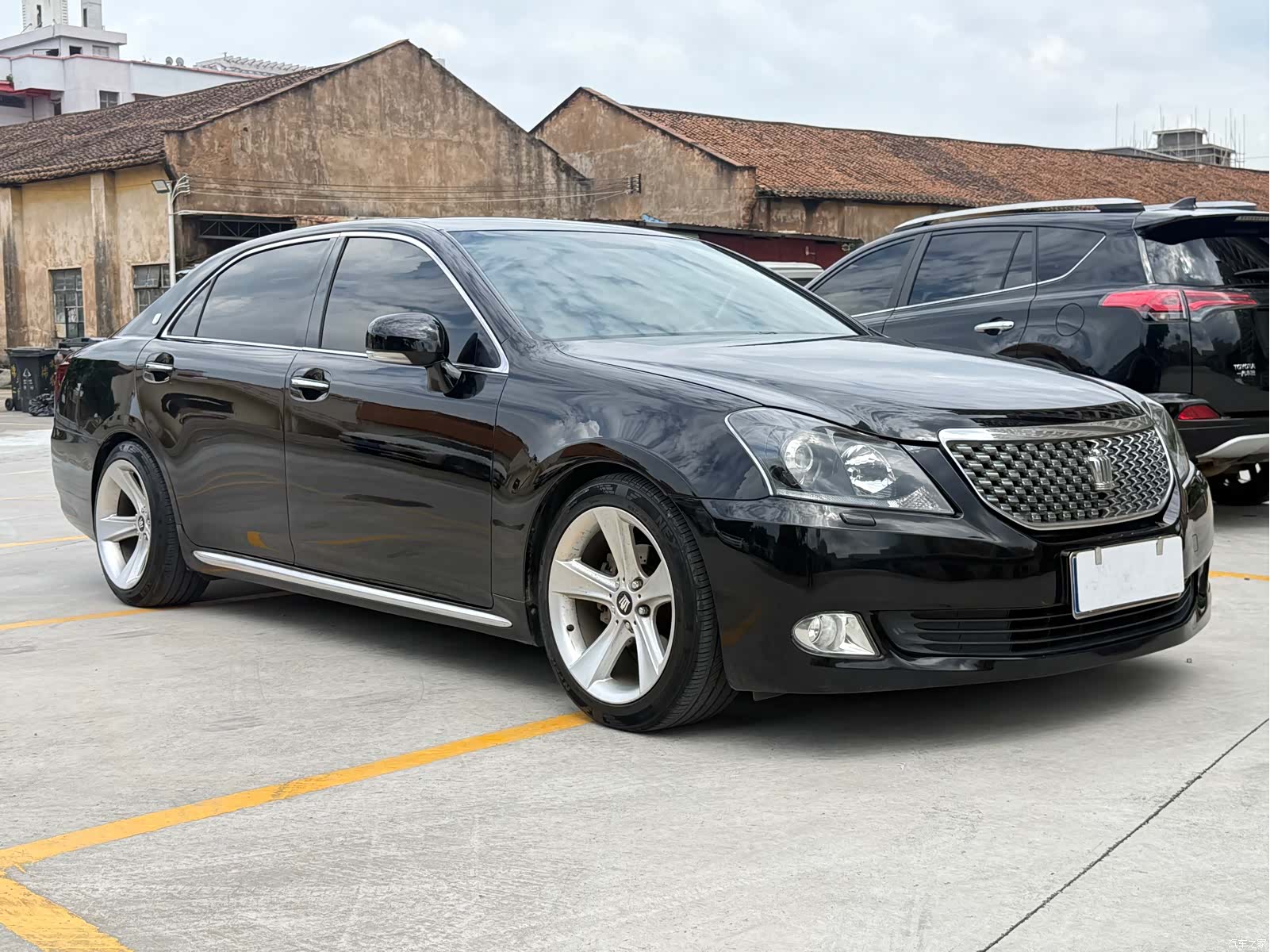 Toyota Crown, 2013 3