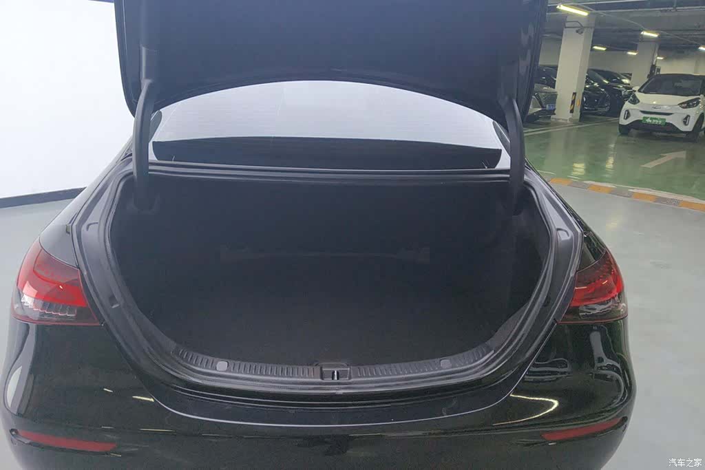 Mercedes-Benz E-Class, 2022 4