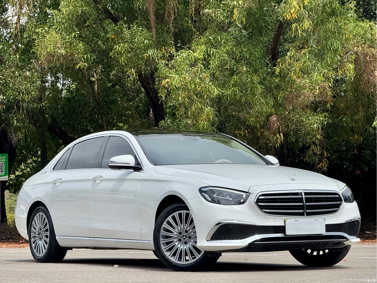 Mercedes-Benz E-Class, 2023 3