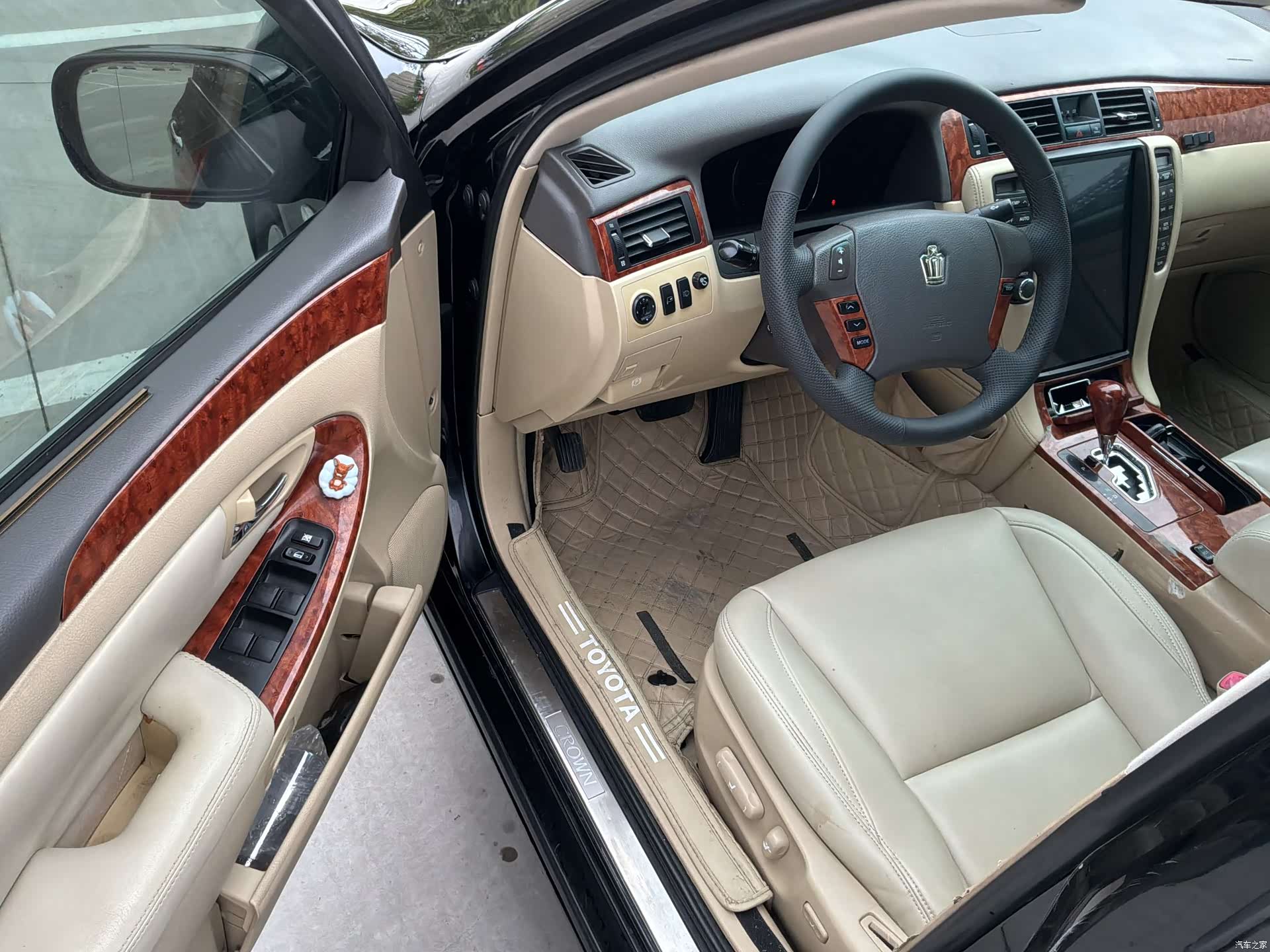 Toyota Crown, 2009 8