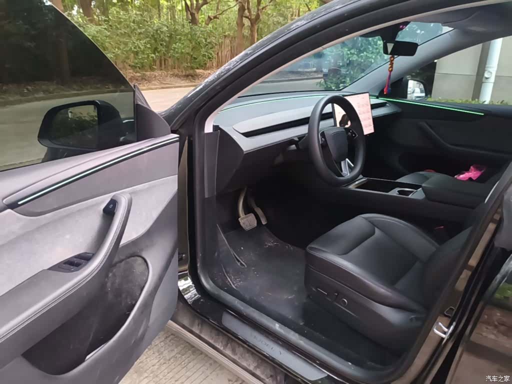 Tesla Model Y, 2025 16