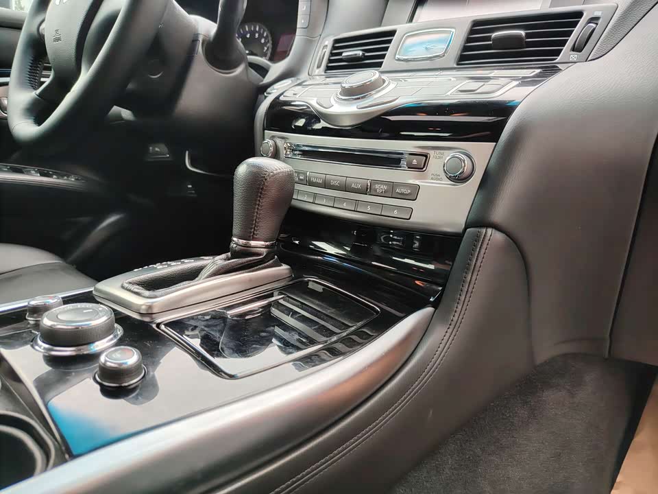 Infiniti Q70 Infiniti Q70