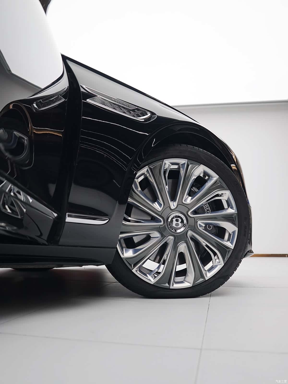 Bentley Flying Spur, 2025 4