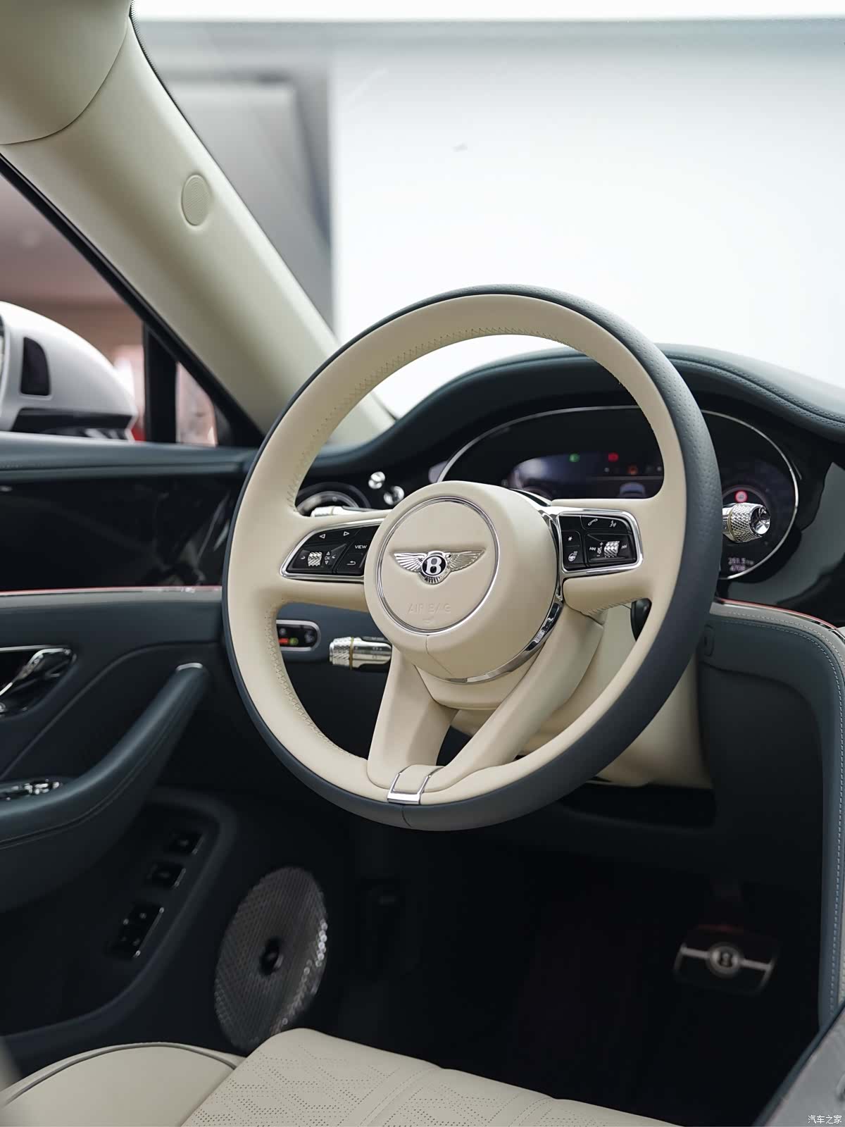 Bentley Flying Spur, 2025 13