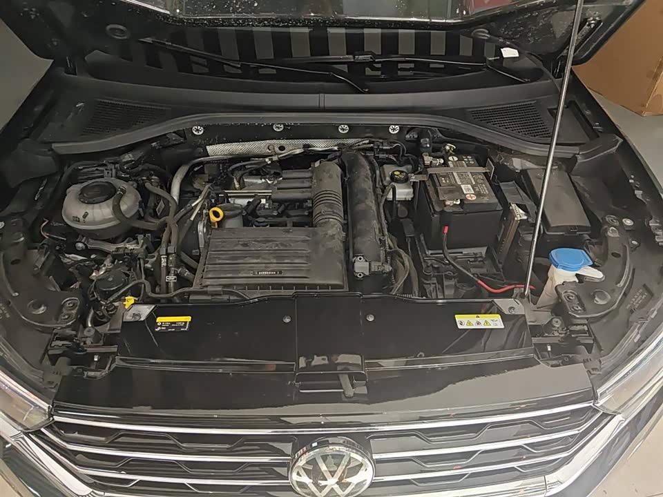 Volkswagen T-ROC exploring Songs