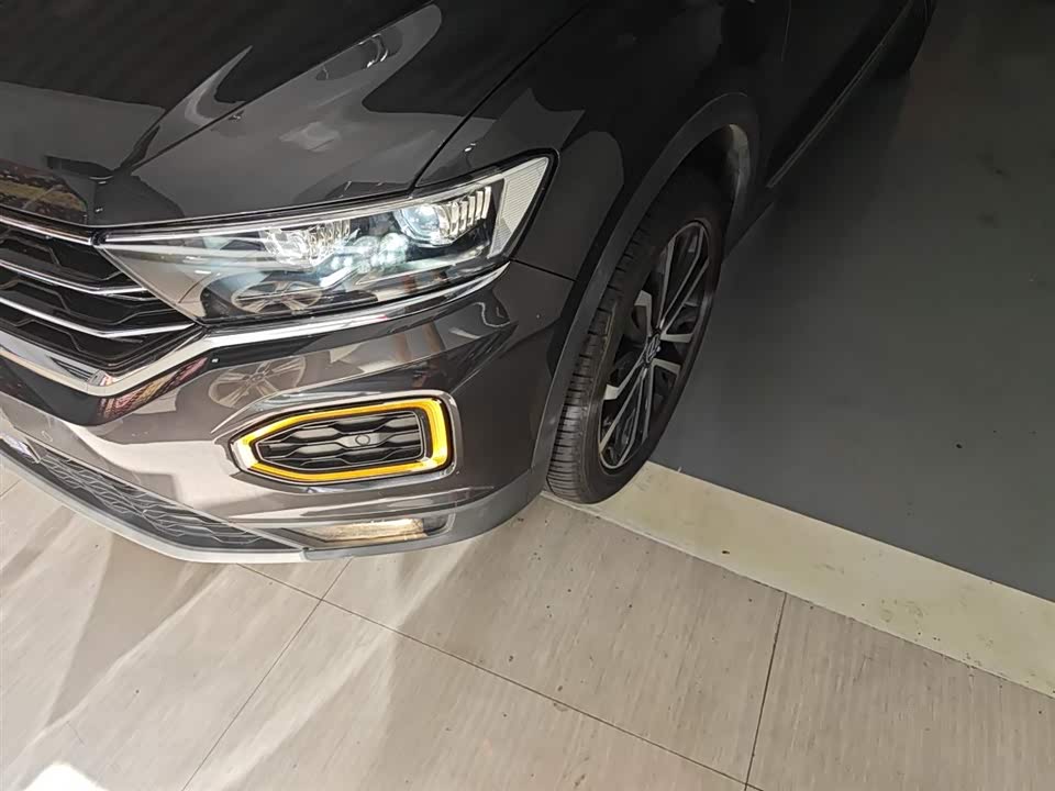 Volkswagen T-ROC exploring Songs