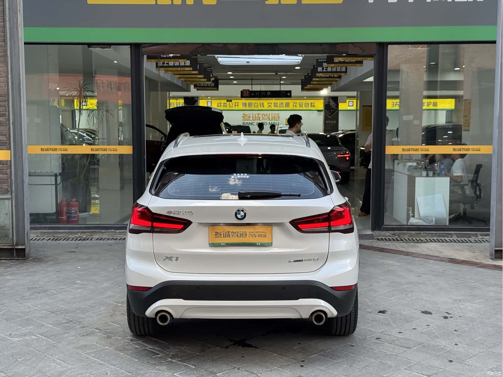 BMW X1, 2022 все фото