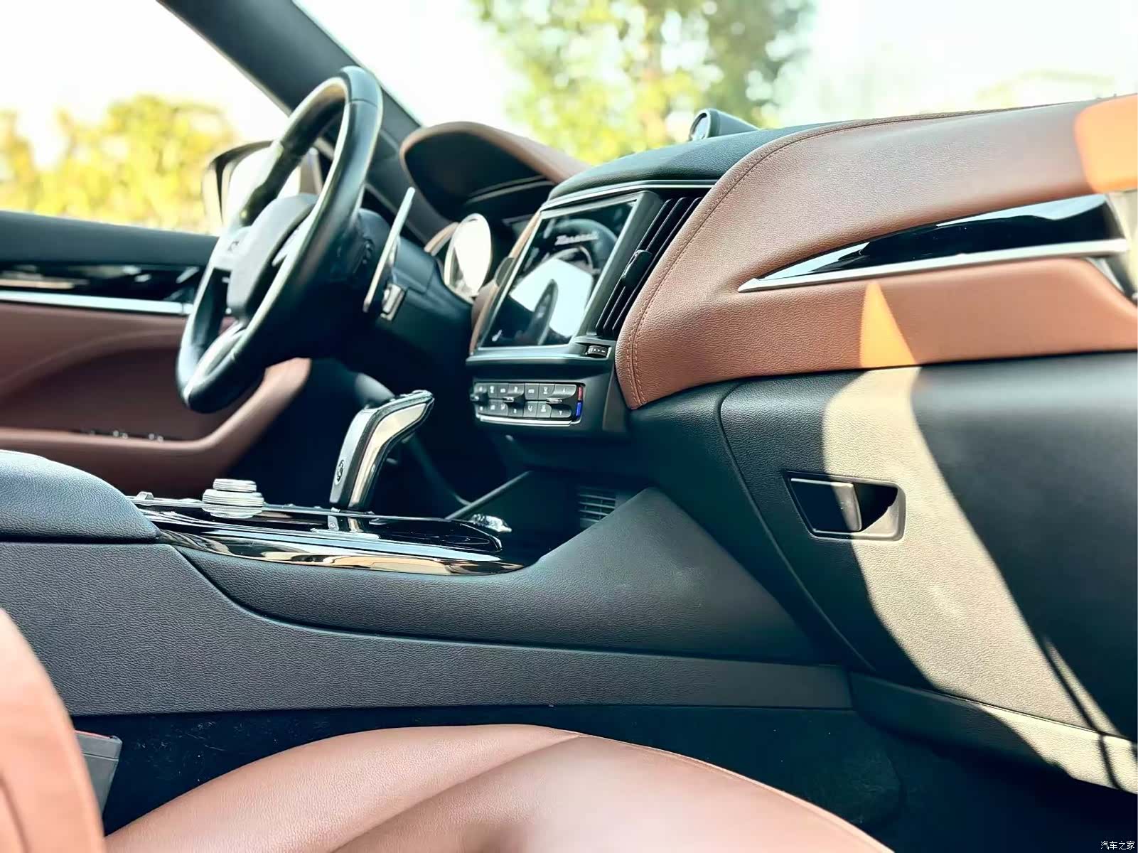 Maserati Levante, 2022 11