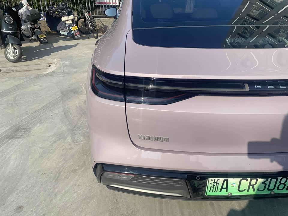 Geely Galaxy Galaxy E8