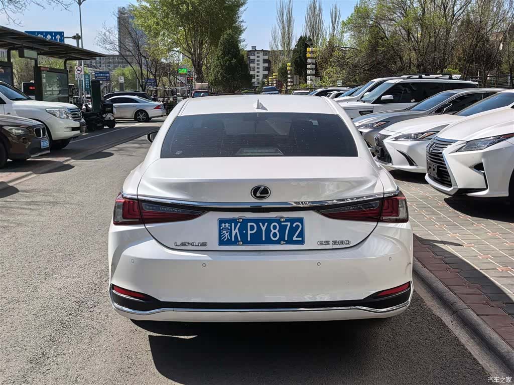 Lexus ES, 2020 3