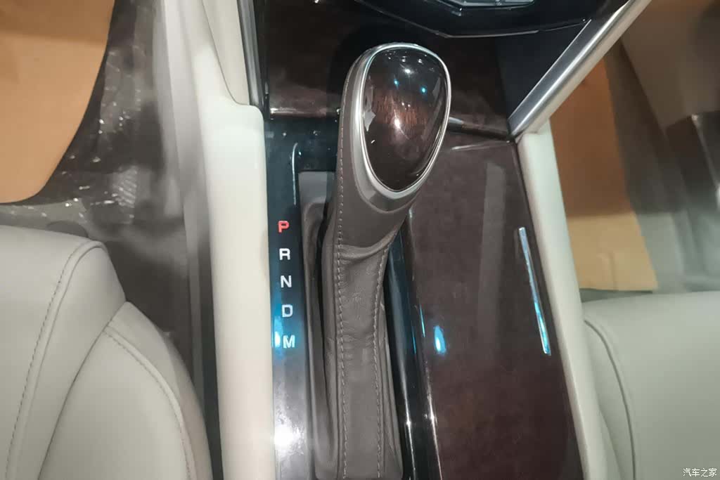 Cadillac XTS, 2017 16