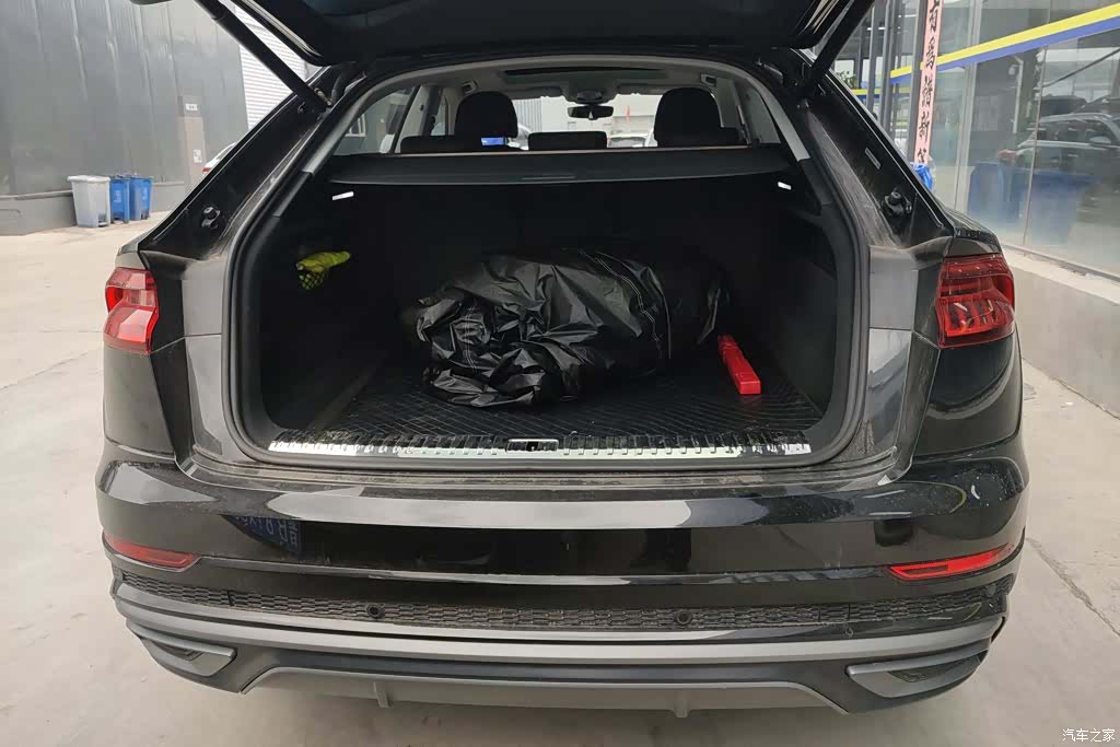 Audi Q8, 2022 4