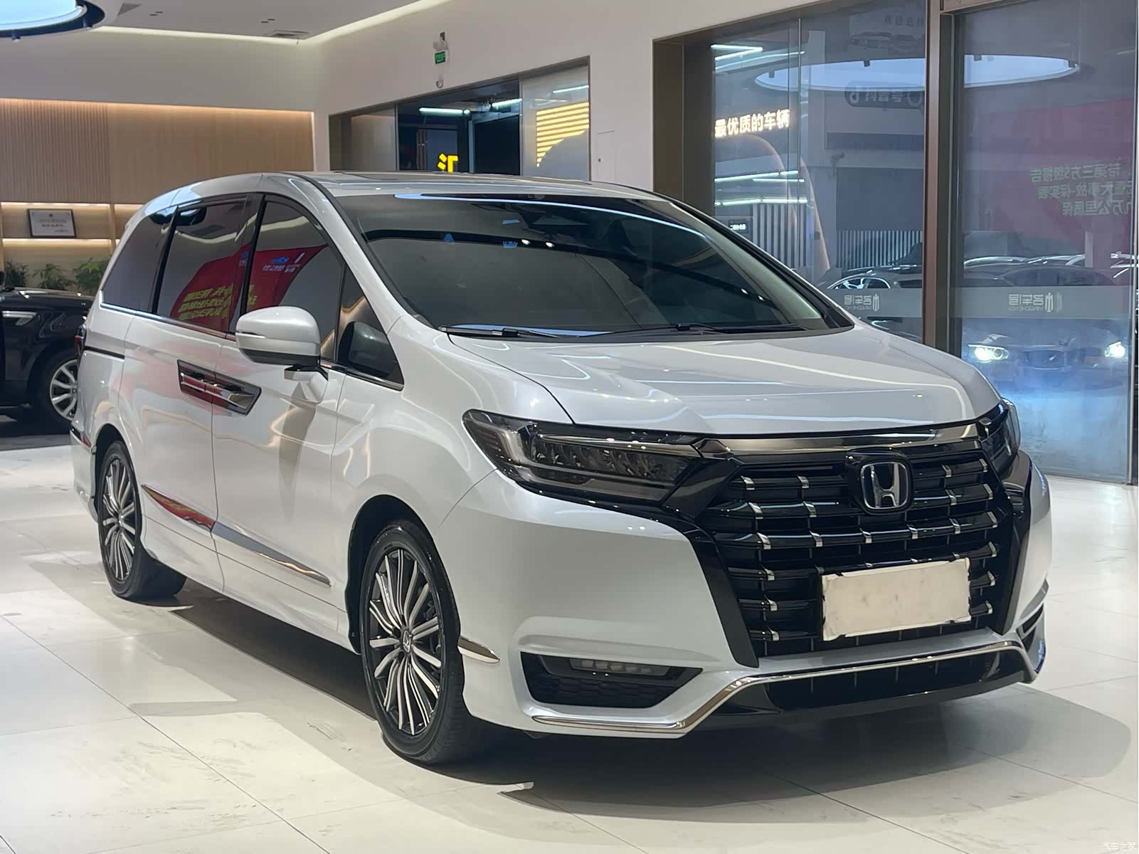 Honda Elysion, 2025 3