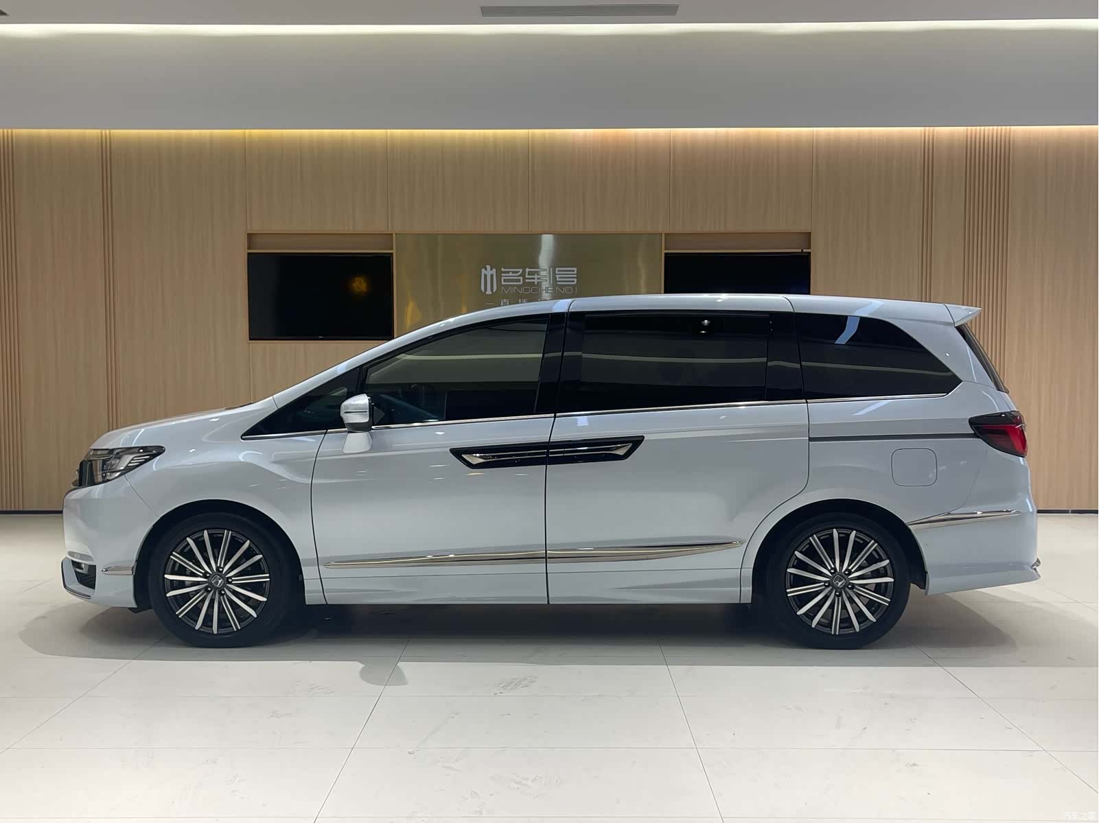 Honda Elysion, 2025 4