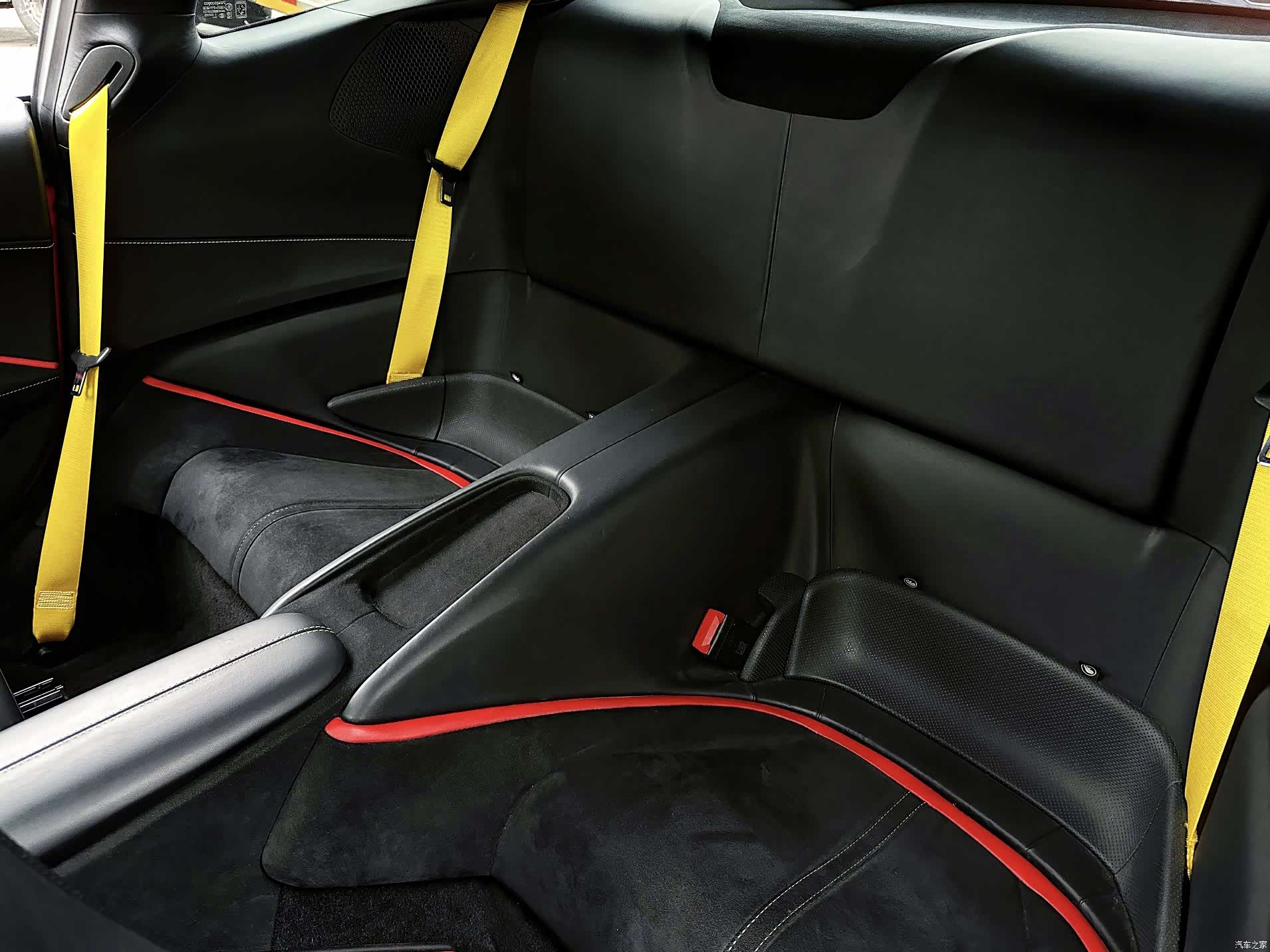 Ferrari Roma, 2020 11