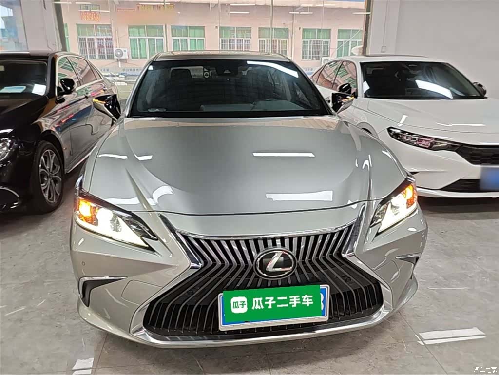 Lexus ES, 2019 3
